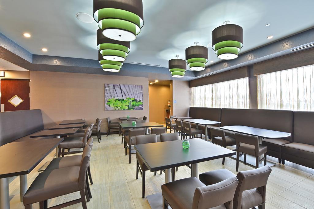 Wyndham Garden Elk Grove Village - O'Hare Bagian luar foto